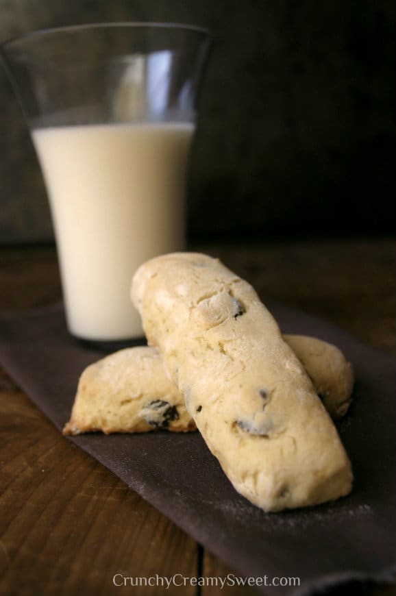 Chocolate Chip Milk Dunkers - fun cookie sticks that are super easy to make! The kiddos will love them! 