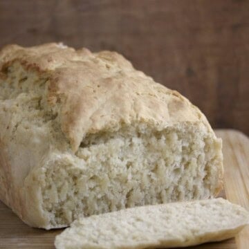 3 Ingredient Beer Bread | CrunchyCreamySweet.com