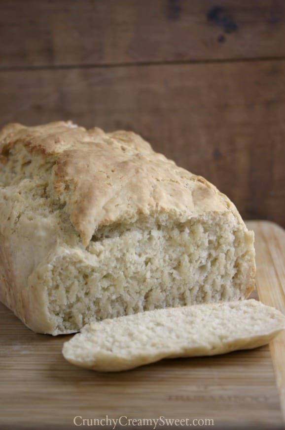 3 Ingredient Beer Bread | CrunchyCreamySweet.com