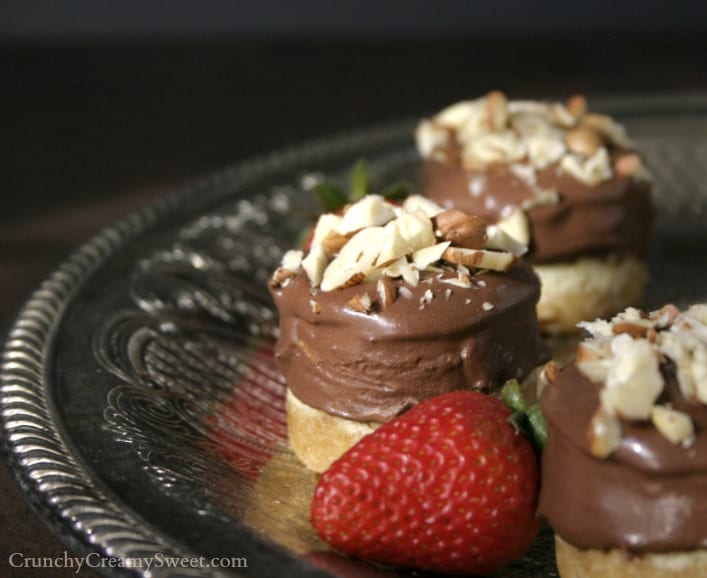 Chocolate Mousse Mini Cheesecakes | CrunchyCreamySweet.com