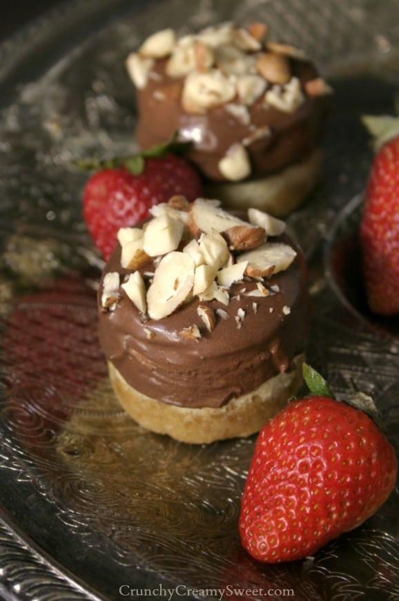 Chocolate Mousse Mini Cheesecakes | CrunchyCreamySweet.com