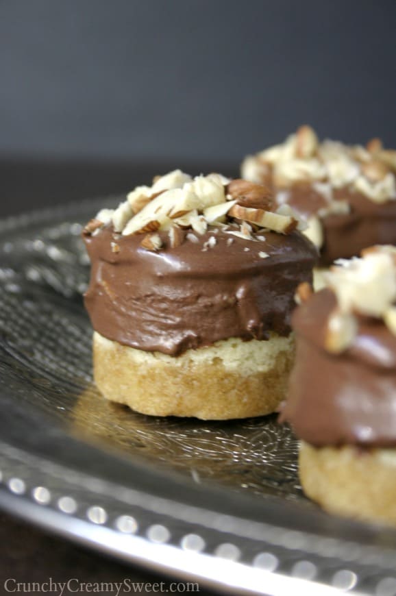 Chocolate Mousse Mini Cheesecakes | CrunchyCreamySweet.com