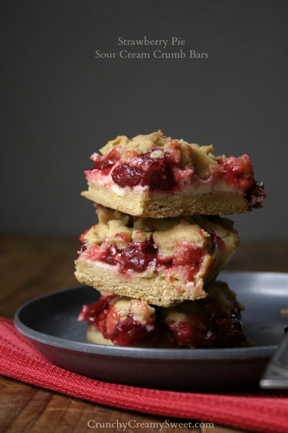 strawberry sour cream crumb bars