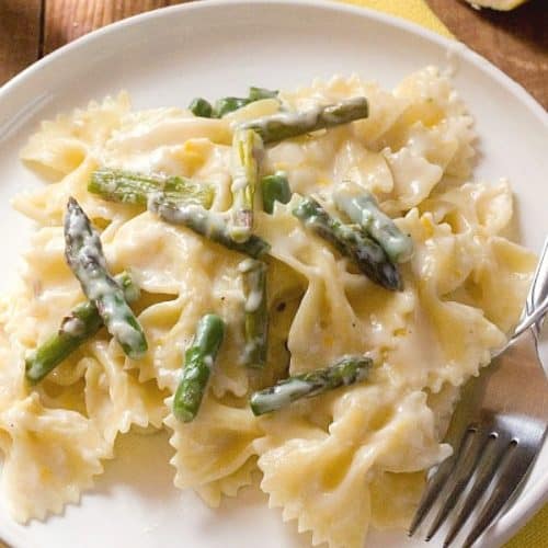 Lemon Asparagus Pasta on a plate.