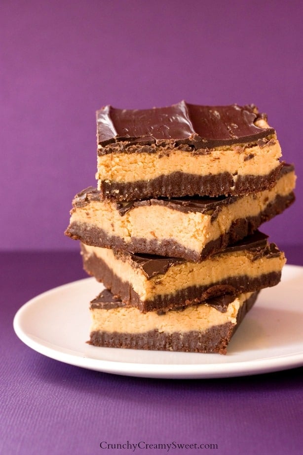 Peanut Butter Brownie Truffle Bars - a no-bake recipe for brownie and peanut butter fans! It's truly amazing and so easy to make!