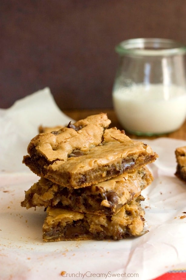 Dulce de Leche Brown Butter Chocolate Bars from crunchycreamysweet.com