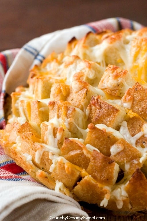 Easy Cheesy Garlic Pull Apart Bread - gooey melted cheese makes this snack a real treat