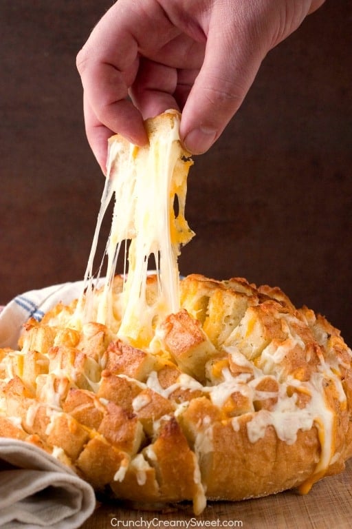 Easy Cheesy Garlic Pull Apart Bread