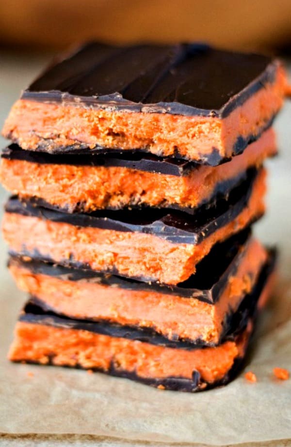 Stack of Butterfinger Bark pieces.