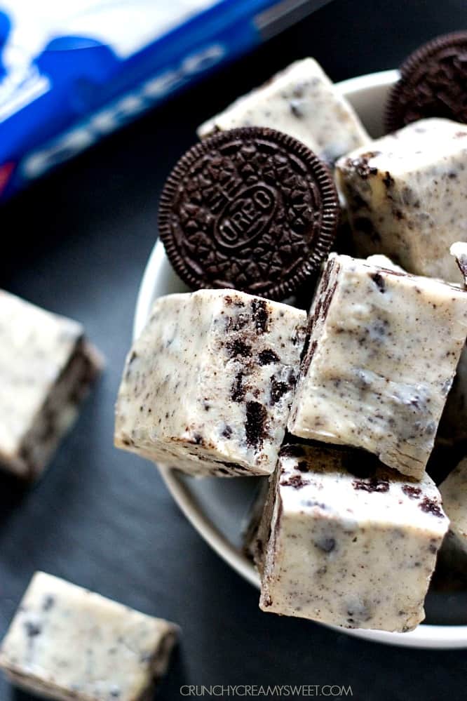 Oreo fudge in a white bowl.