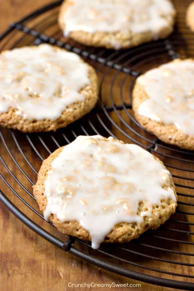 Old-Fashioned Iced Oatmeal Cookies