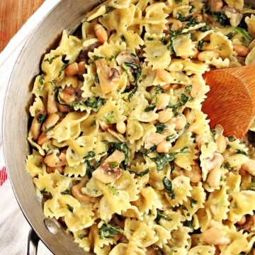 One-Pot Mushroom Spinach Pasta - meatless dinner idea that takes only 20 minutes