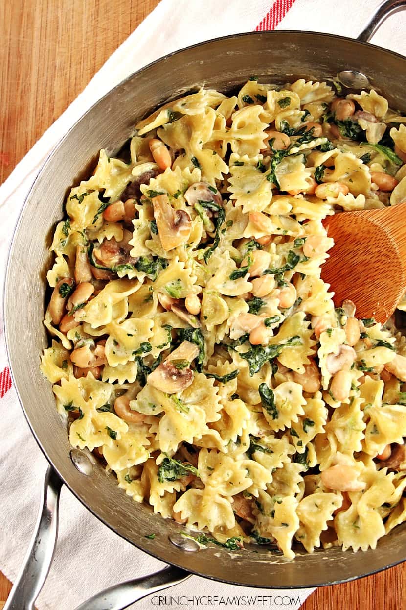 One Pot Mushroom Spinach Pasta meatless dinner idea that takes only 20 minutes One Pot Creamy Mushroom Spinach Pasta with Beans