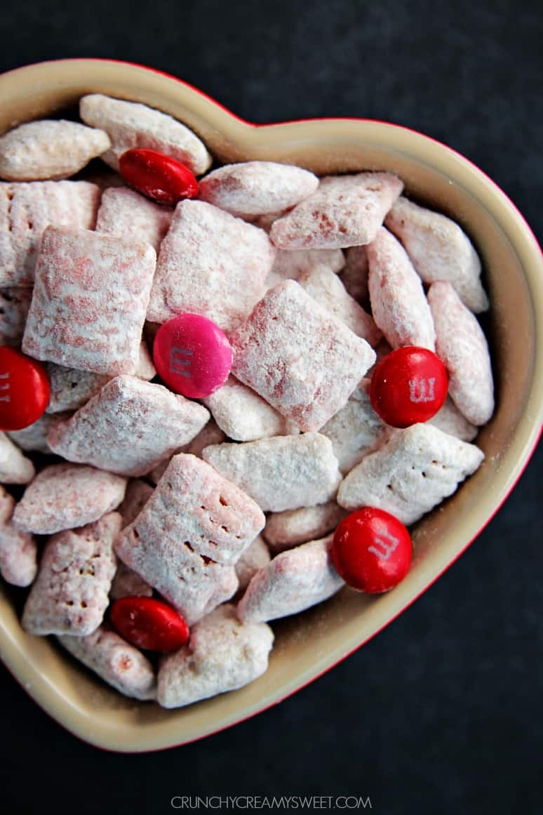 White Chocolate Strawberry Valentine's Day Puppy Chow from @crunchycreamysw