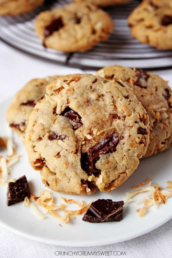 Toasted Coconut and Dark Chocolate Chunk Cookies @crunchycreamysw