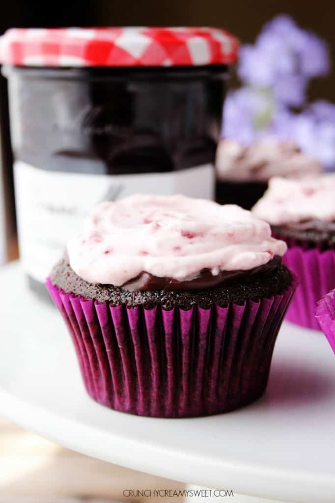 Chocolate Cherry Cupcakes #dessert @crunchycreamysw