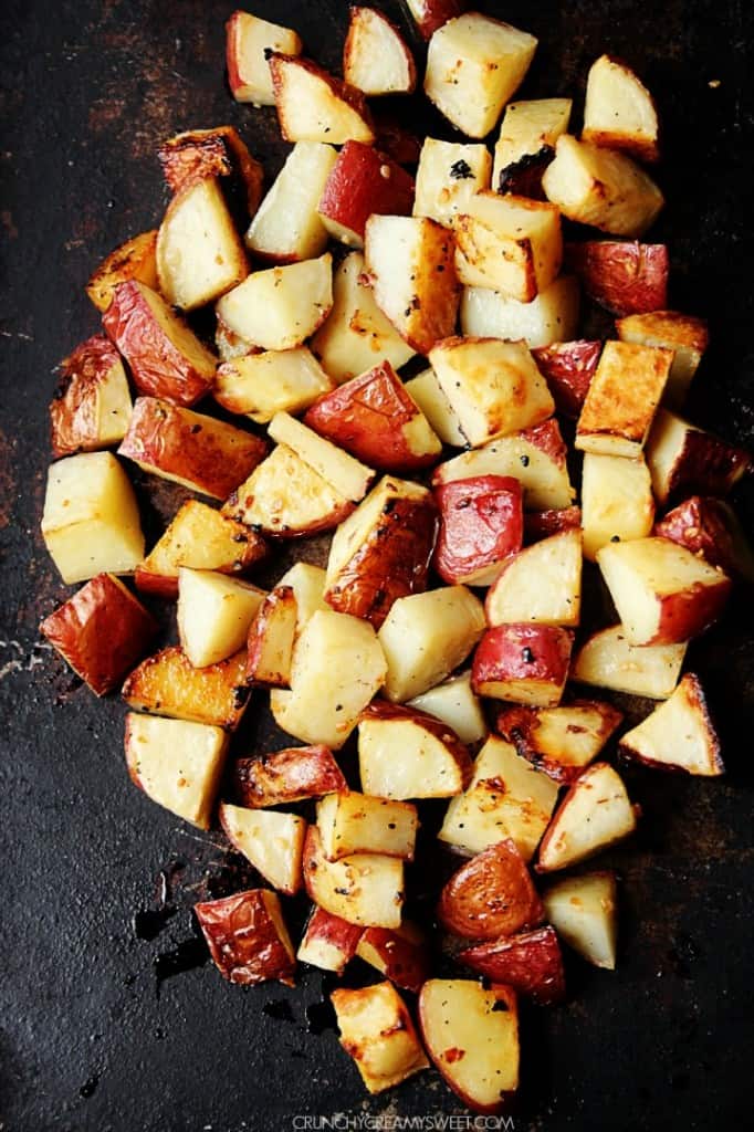 Easy Roasted Potatoes #recipe crunchycreamysweet.com