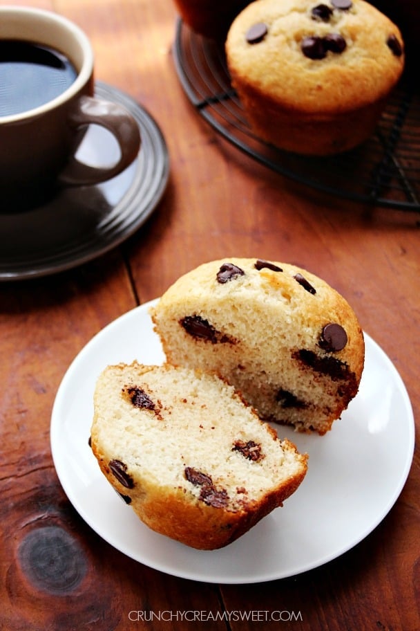 Bakery Style Muffins with Chocolate Chips crunchycreamysweet.com