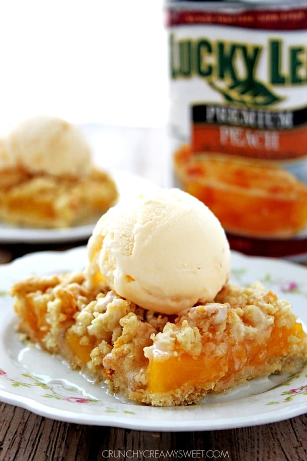 Peaches and Cream Bars a la Mode - summer dessert at it's best! crunchycreamysweet.com