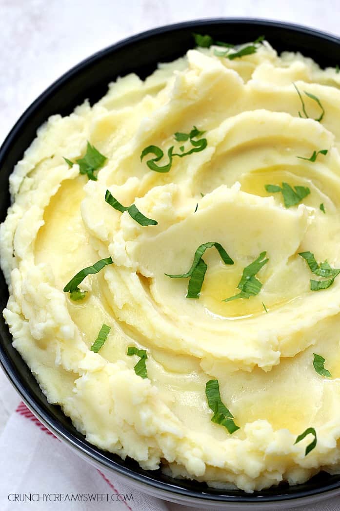 creamy garlic slow cooker mashed potatoes 1 The Best and Easy Holiday Dinner Recipes