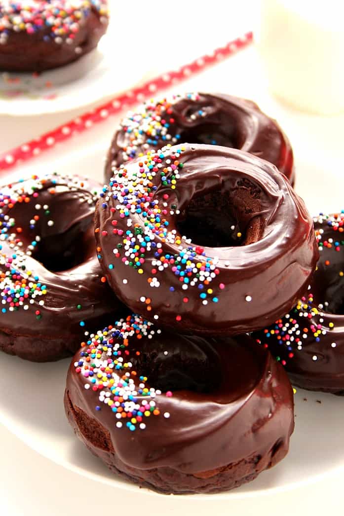 Glazed Chocolate Donuts Recipe - baked chocolate donuts that come together in under 20 minutes, glazed with rich and silky smooth glaze. Yes, your weekend morning is calling for these! 