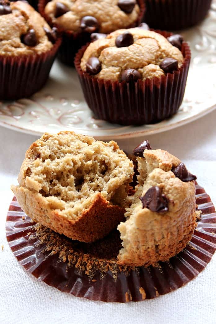 Flourless Peanut Butter Blender Muffins Recipe - the best blender muffins ever! Soft, fluffy and delicious! Make these muffins in just minutes right in your blender! 