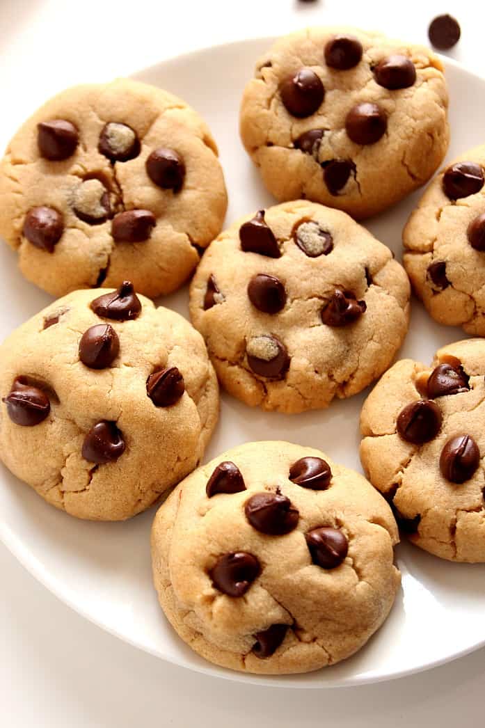 Peanut Butter Chocolate Chip Cookies Recipe - soft and thick peanut butter cookies with chocolate chips. Quick and easy cookie dough that requires no mixer and no chilling the dough!