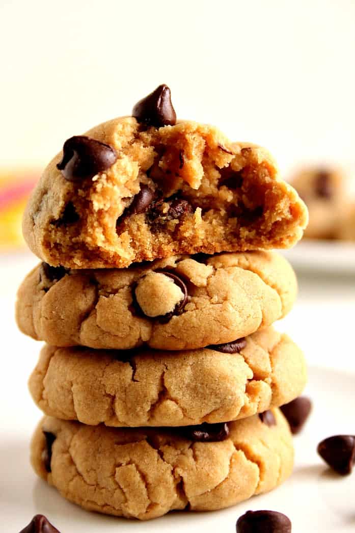 Peanut Butter Chocolate Chip Cookies Recipe - soft and thick peanut butter cookies with chocolate chips. Quick and easy cookie dough that requires no mixer and no chilling the dough!