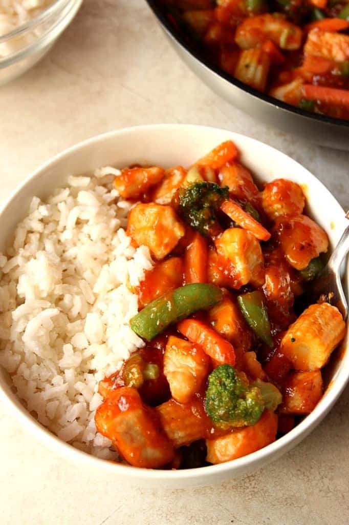 Quick Honey Chipotle Chicken Rice Bowls Recipe - sweet and spicy chicken with honey chipotle sauce, vegetables and served over rice. Quick, easy and flavorful!