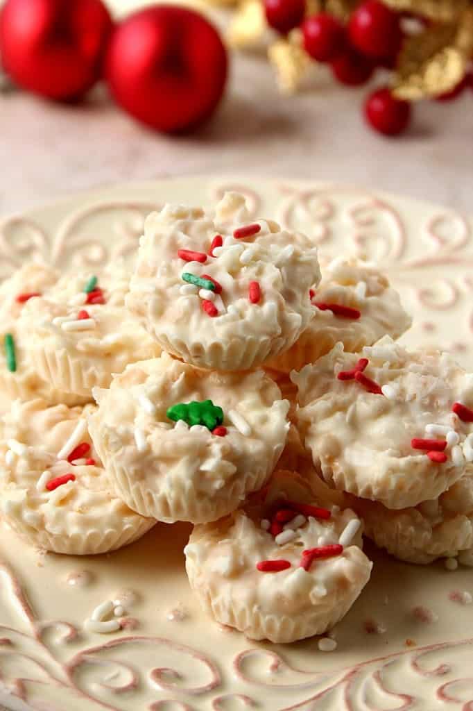 Coconut Crunch Chocolate Cups Recipe - a super easy homemade candy recipe for white chocolate and coconut lovers! You will love these crunchy cups! 