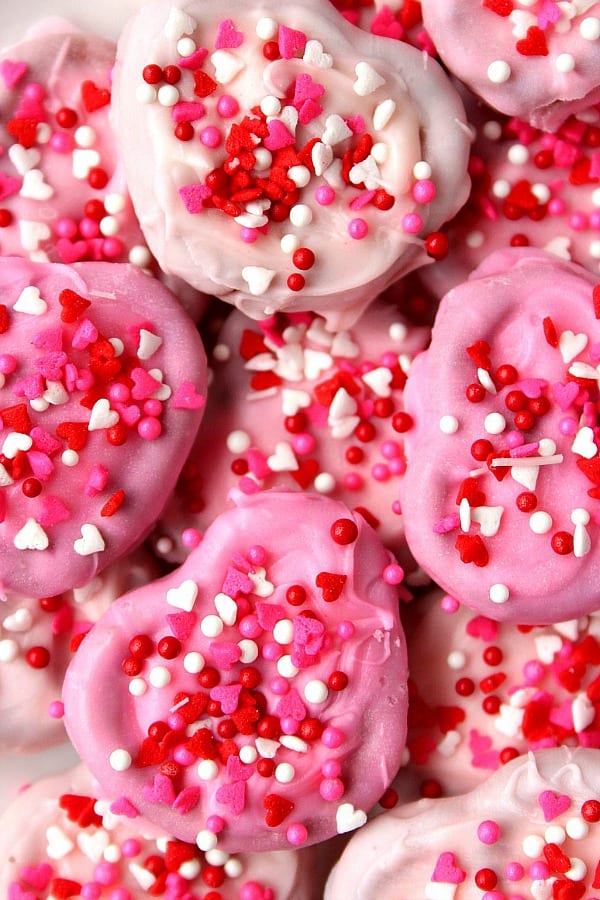 Chocolate Pretzel Hearts Recipe - easy, no-bake treat for Valentine's Day. Sweet, cute and so fun! Pile of Pink Chocolate Pretzel Hearts.