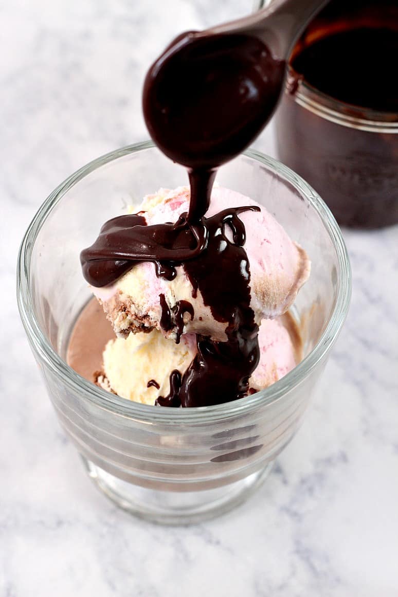 Peanut Butter Hot Fudge Sauce Recipe - quick and easy dessert topping. Perfect for ice cream, sundaes, cakes and cupcakes. 