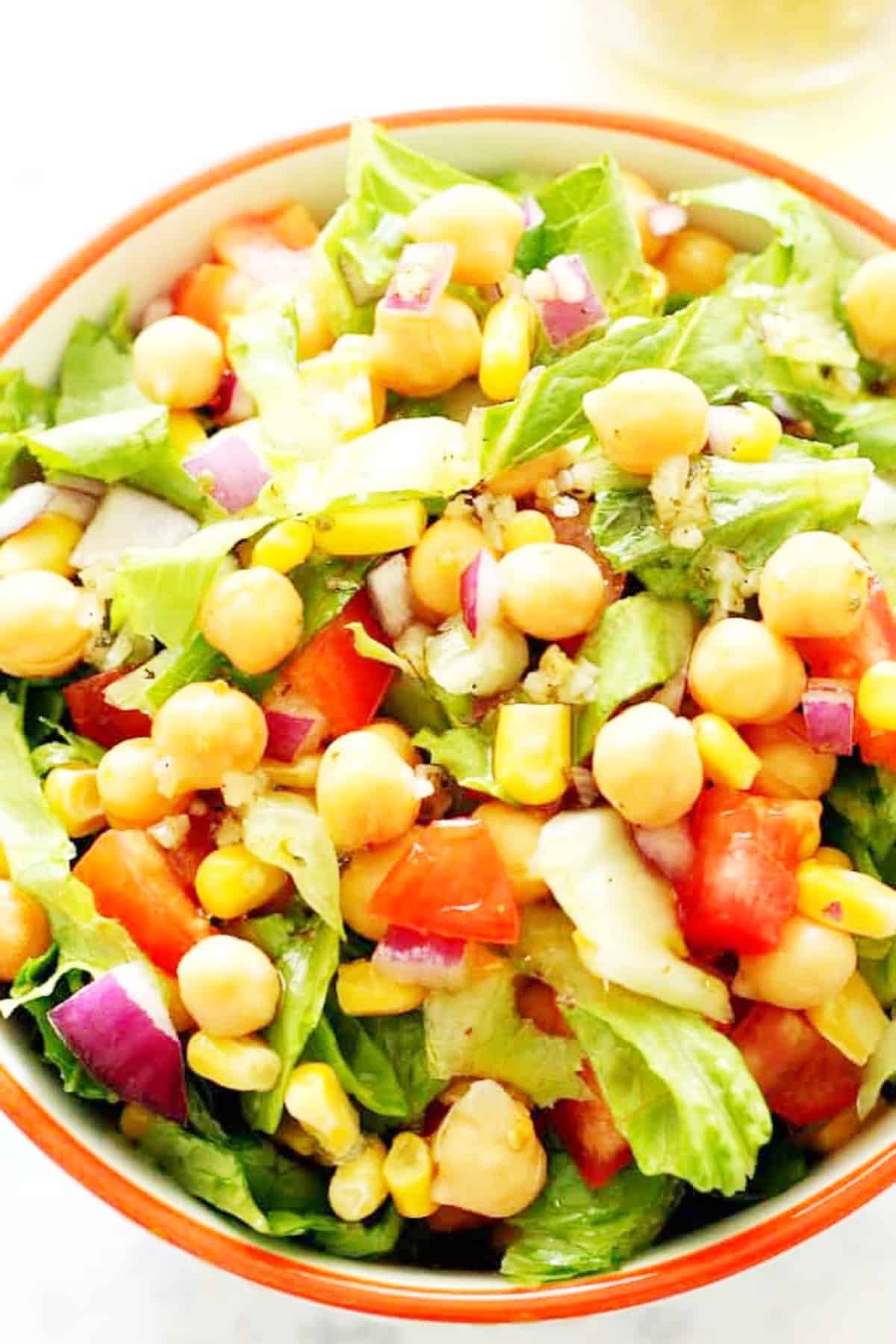 Salad with chickpeas in a bowl.