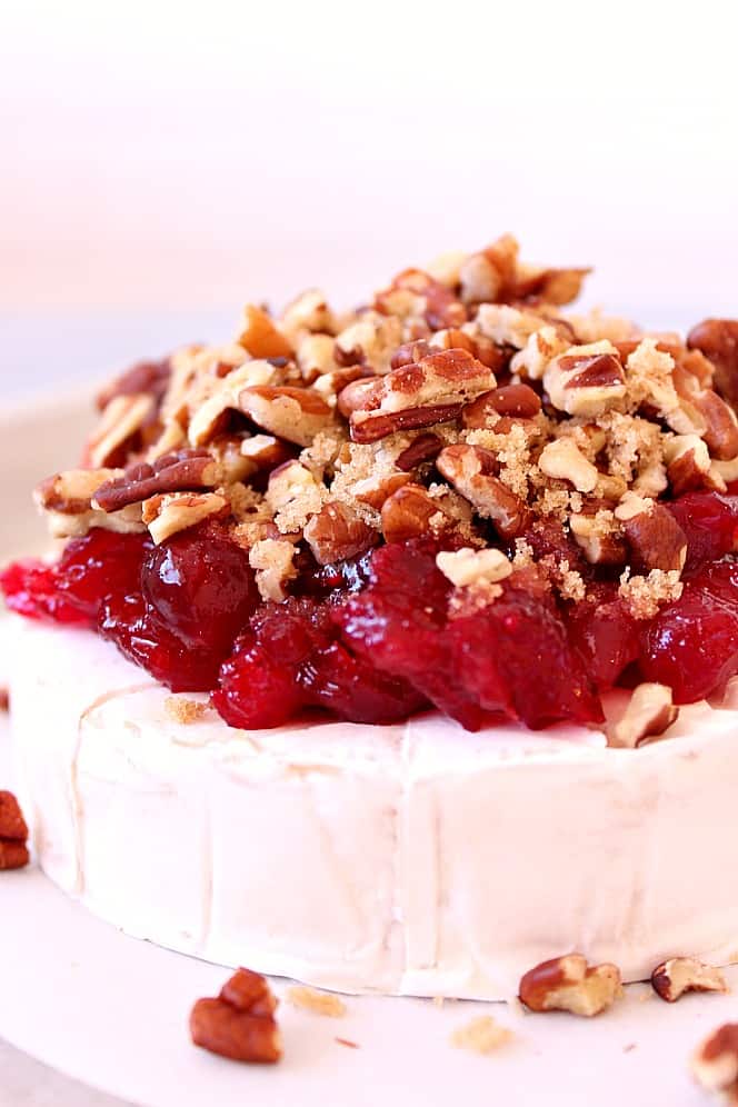 Cranberry Pecan Baked Brie Recipe - creamy gooey cheese topped with tarty cranberries and sweet pecans. Perfect party appetizer for the holiday season! 