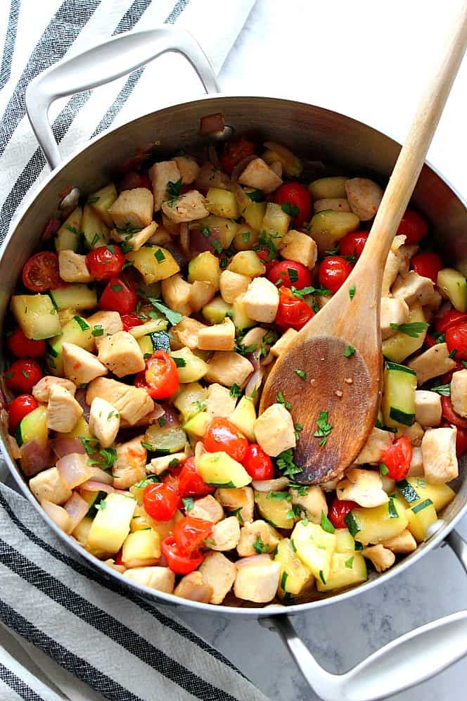 Easy Chicken Skillet with Vegetables Recipe - quick and easy dinner idea for busy days. Only 5 ingredients needed to make it under 20 minutes! chicken and vegetables in skillet