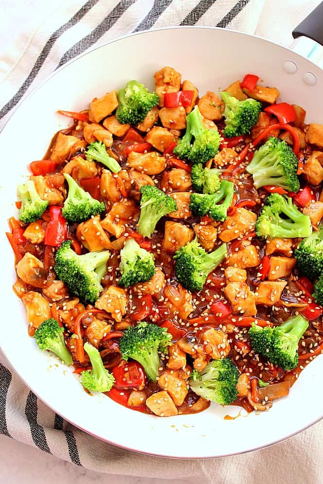 Easy Chicken Stir Fry Recipe - quick and easy vegetable and chicken stir fry with delicious teriyaki sauce. Perfect served with noodles or rice. chicken stir fry in pan