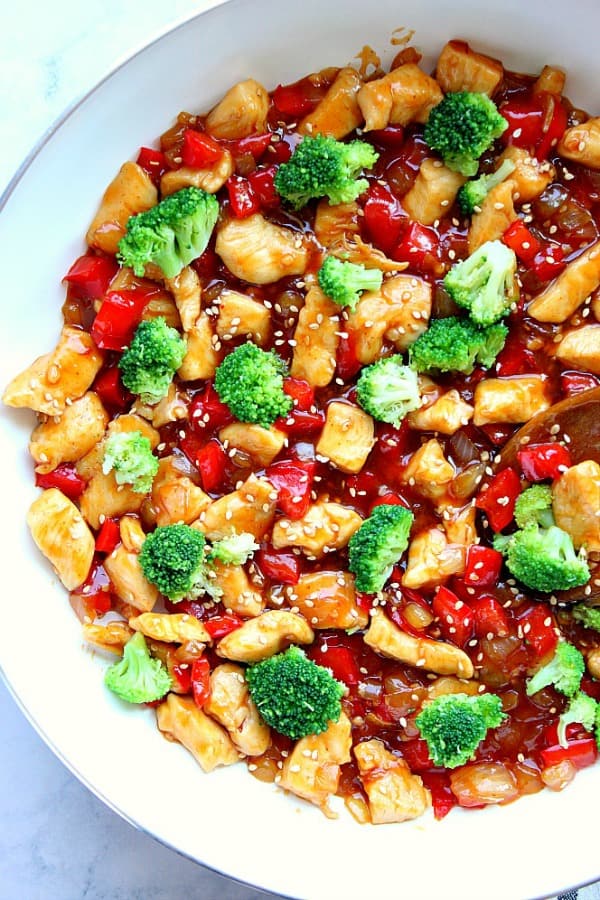 Teriyaki Chicken Stir Fry Recipe - colorful vegetables, juicy chicken and sweet homemade teriyaki sauce simmered together stir-fry style. Fast dinner for busy days! Teriyaki chicken stir fry in white skillet.