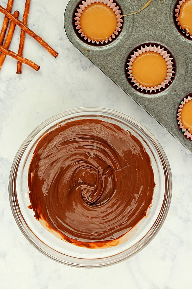 Overhead shot of melted chocolate in glass bowl. 