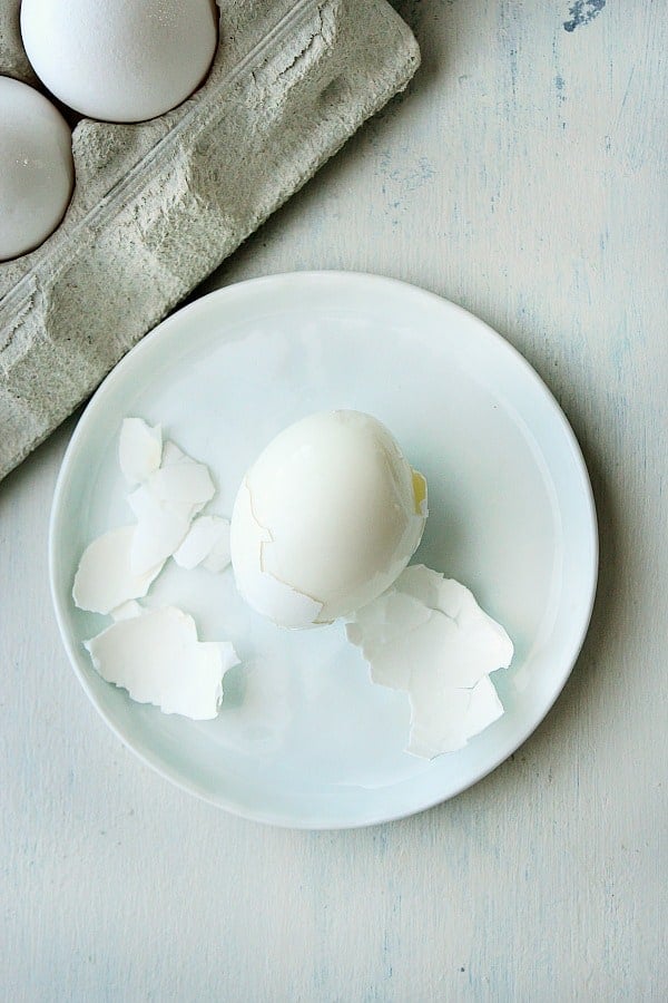Egg peeled on a plate.