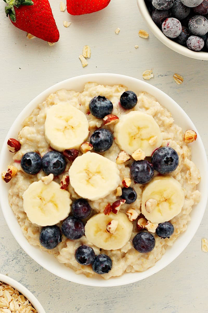 Oatmeal with berries and bananas in a bowl.