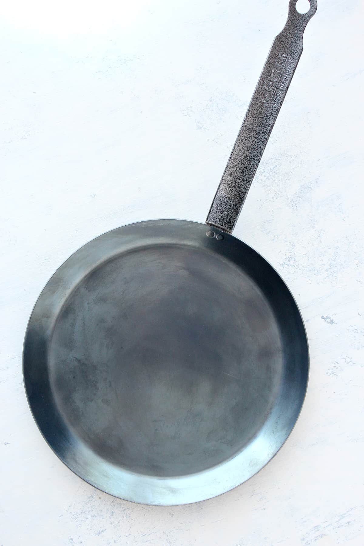 How to make crepes in a carbon steel pan ? 