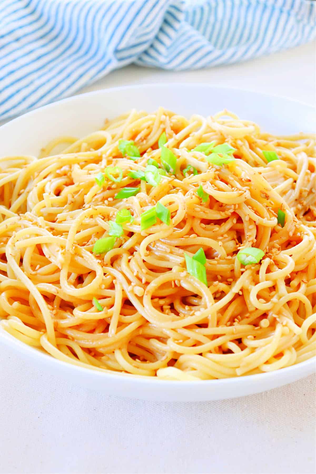 Noodles with sesame sauce in a bowl.