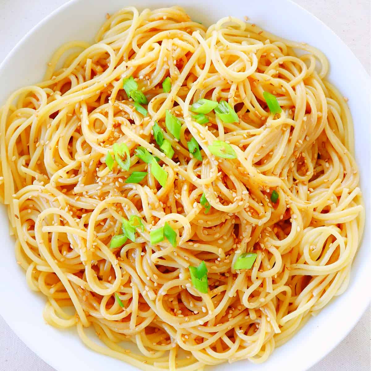 Noodles with sesame sauce in a bowl.