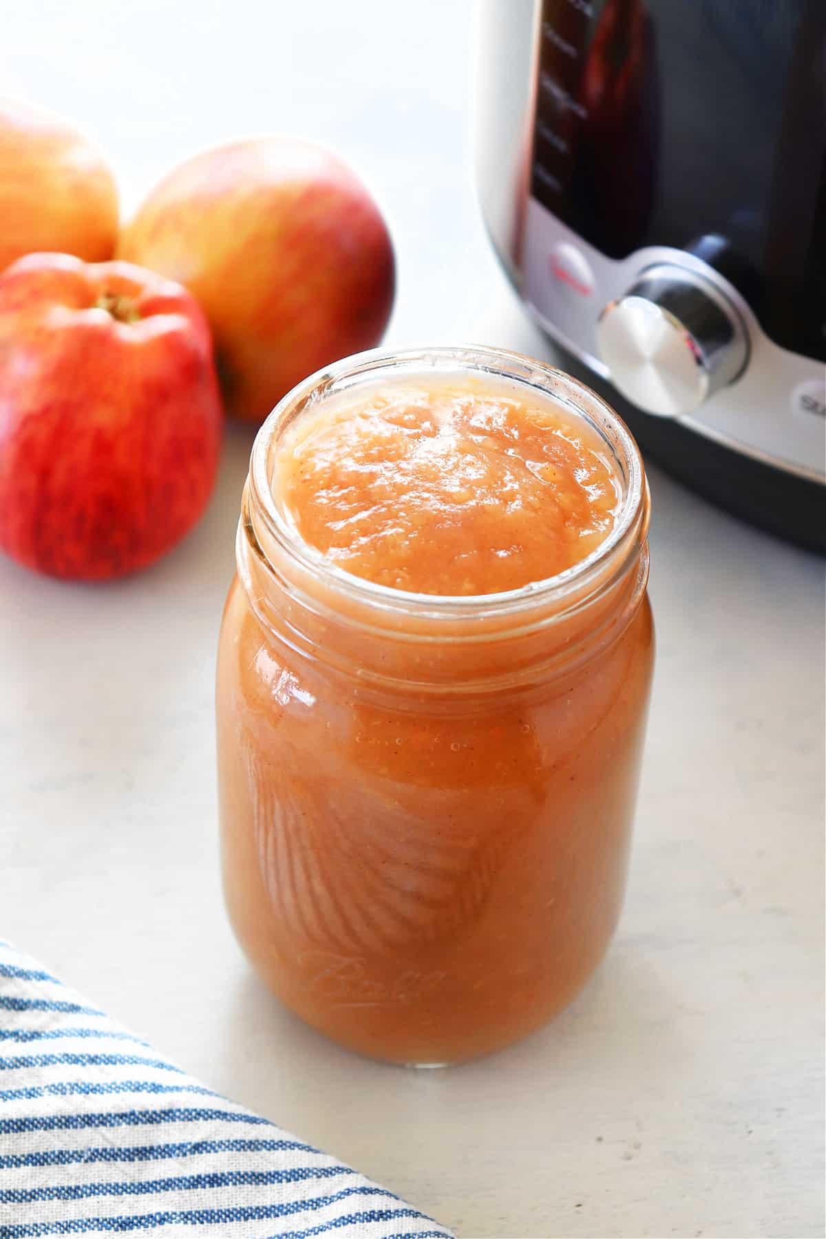 Instant Pot Applesauce recipe Applesauce in a jar.