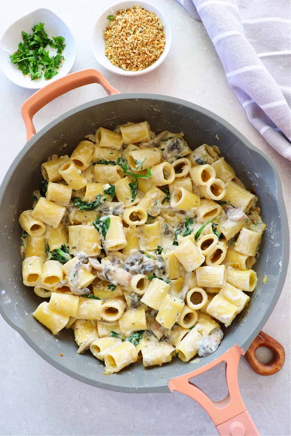 Creamy pasta in the Always Pan.